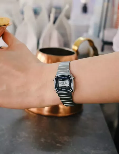 Casio Montre Femmes LA670WA-1DF